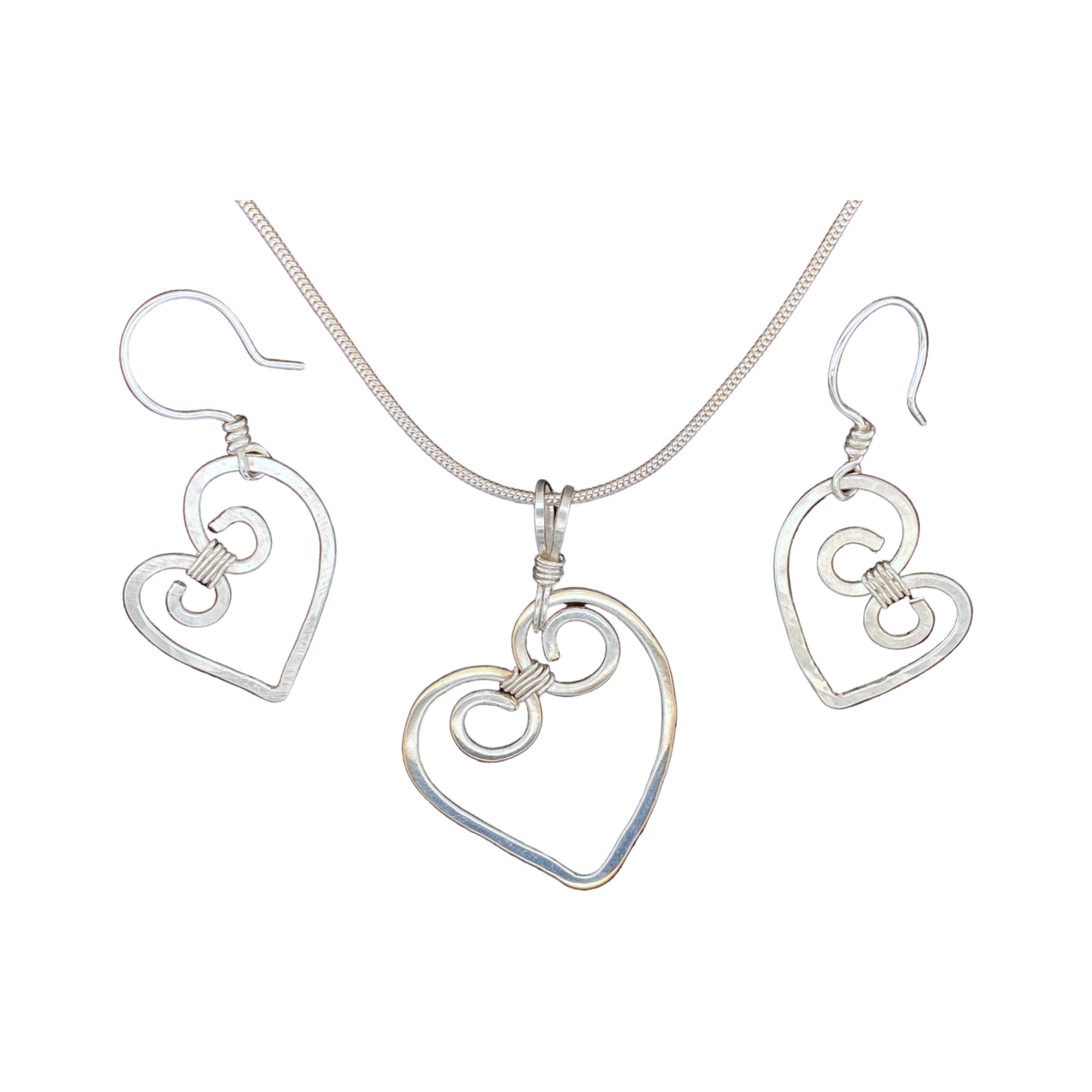 Camille Patton Hammered Hearts Wire Jewelry Set S01